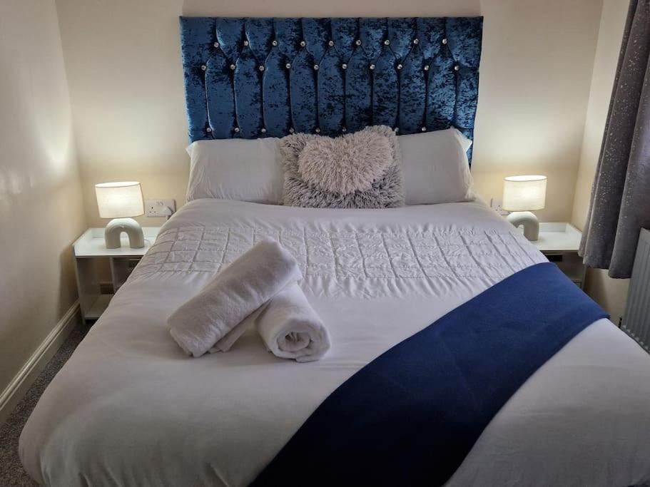 Homely 3 bedroom house in Farnworth, Bolton