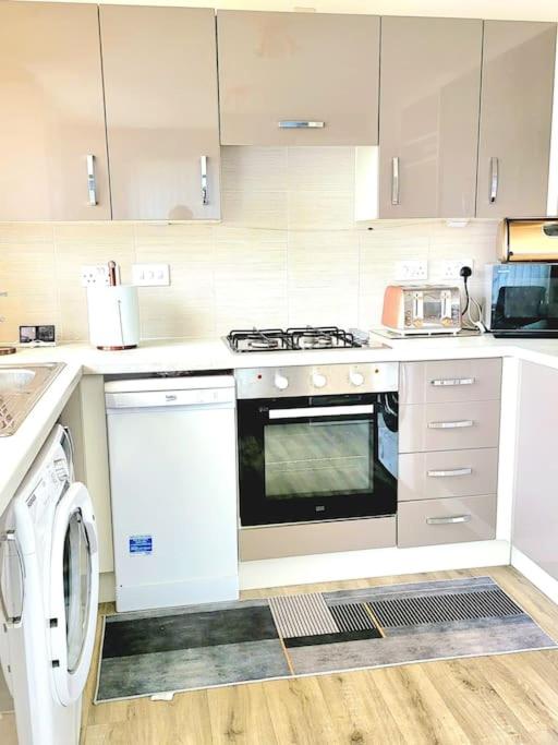 Homely 3 bedroom house in Farnworth, Bolton