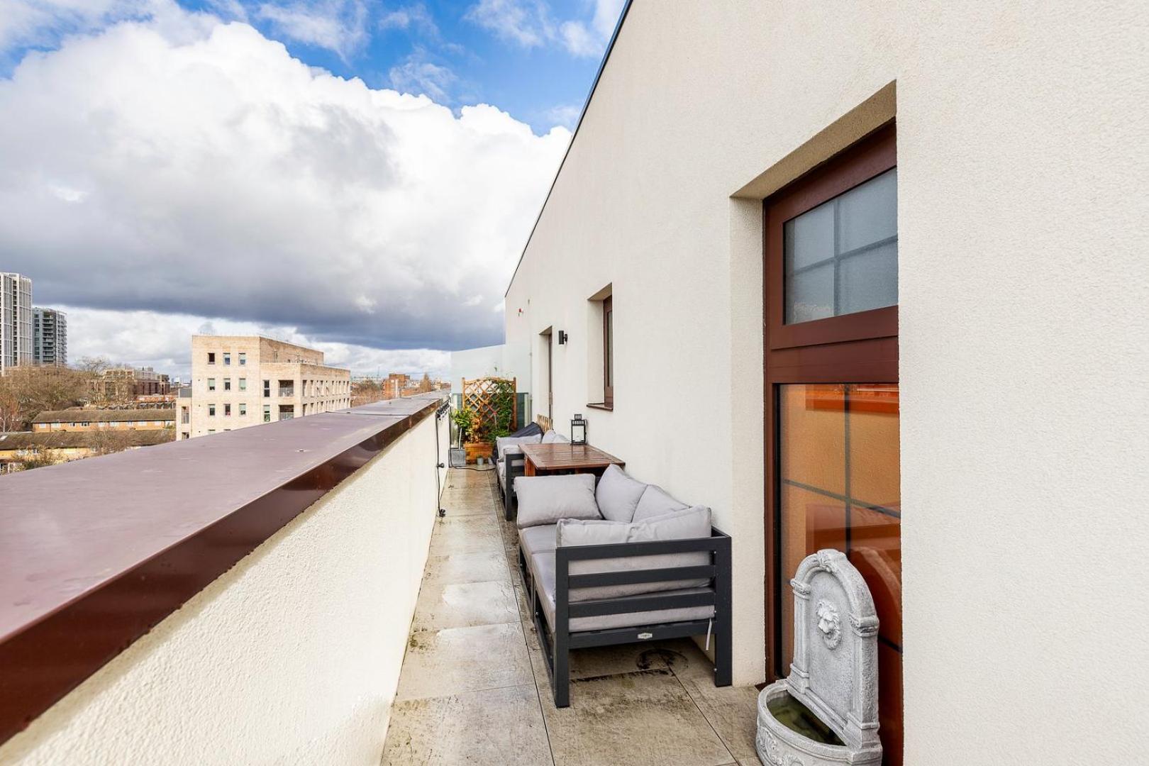 City View Spacious 2 bedroom Penthouse