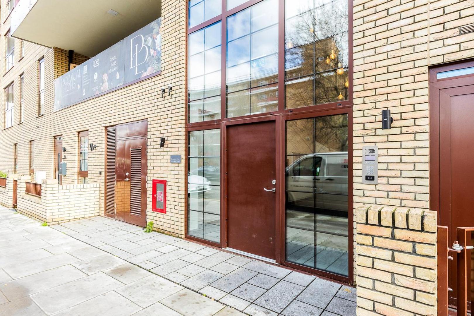 City View Spacious 2 bedroom Penthouse