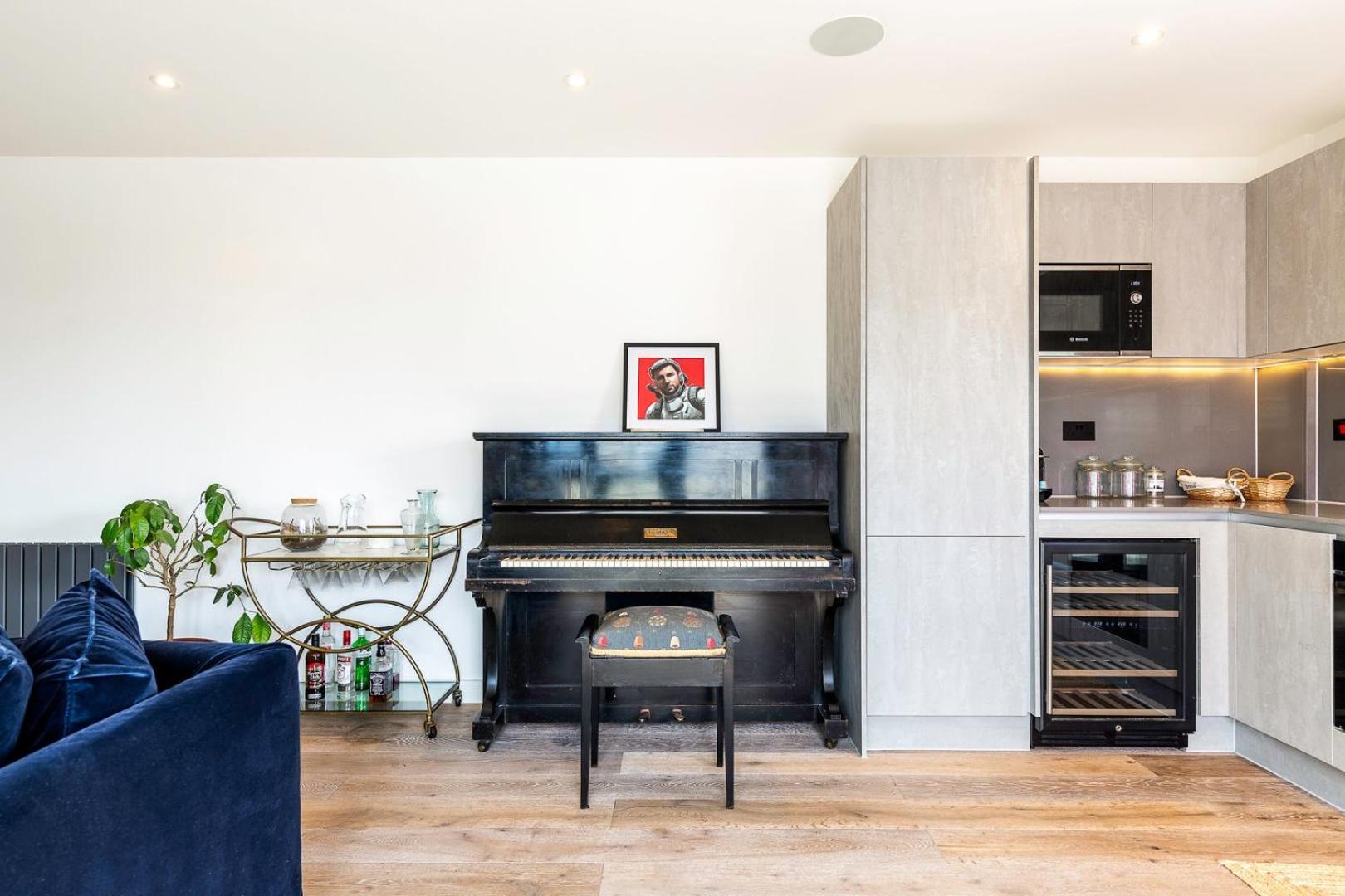 City View Spacious 2 bedroom Penthouse