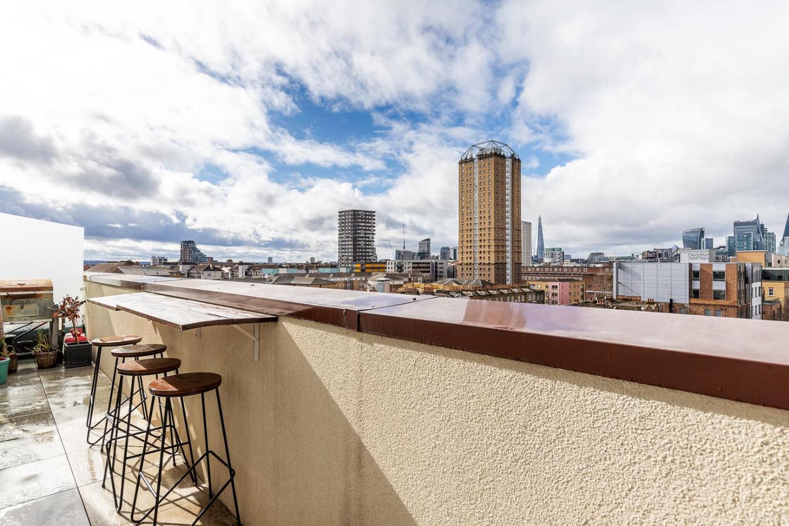 City View Spacious 2 bedroom Penthouse