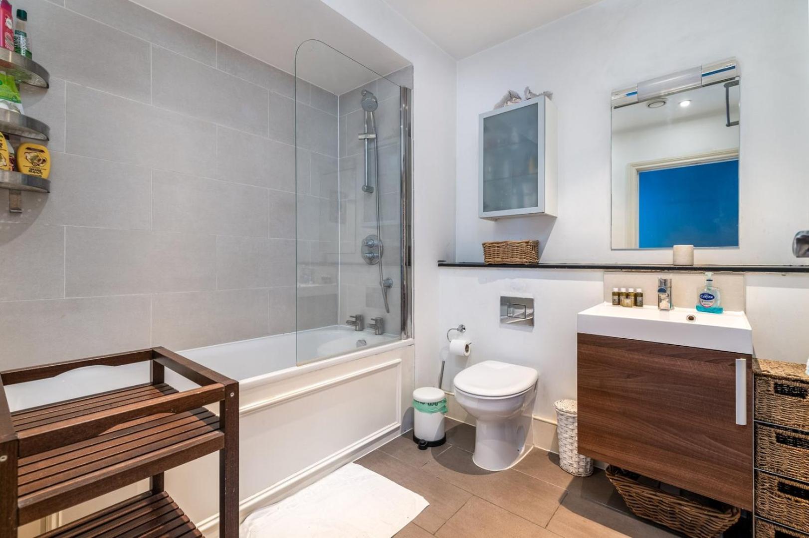 Bright & Spacious Battersea Flat