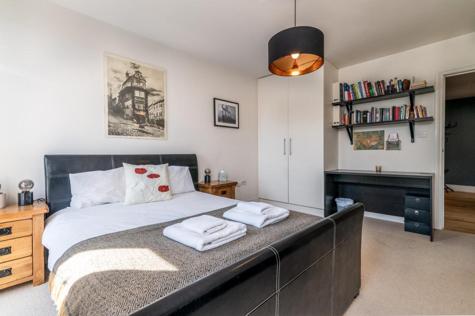 Bright & Spacious Battersea Flat