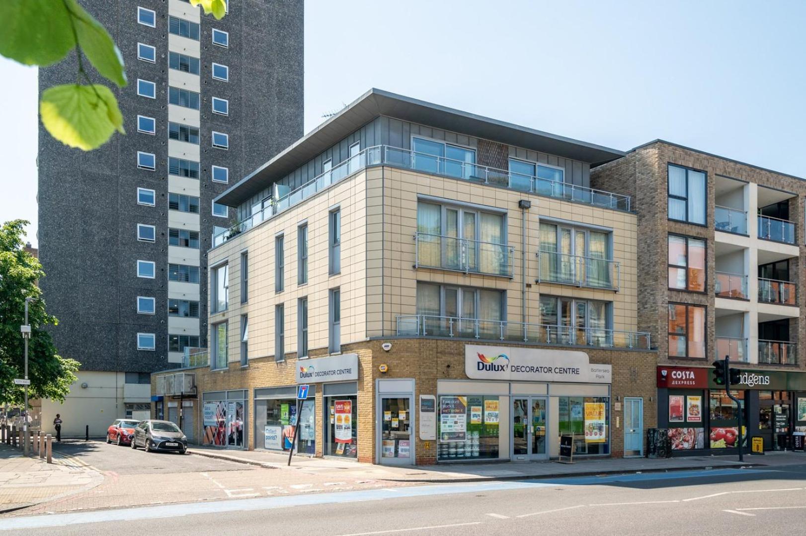 Bright & Spacious Battersea Flat