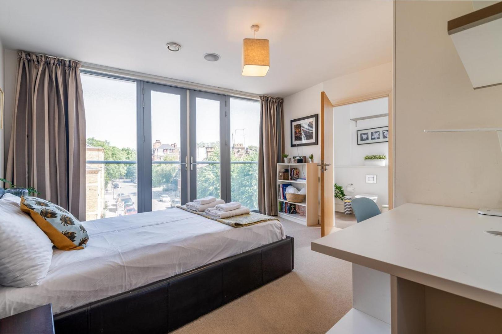 Bright & Spacious Battersea Flat