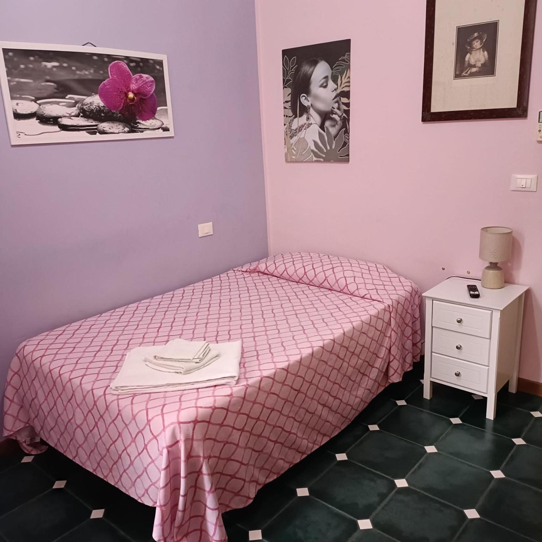 Standard Single Room with Shower