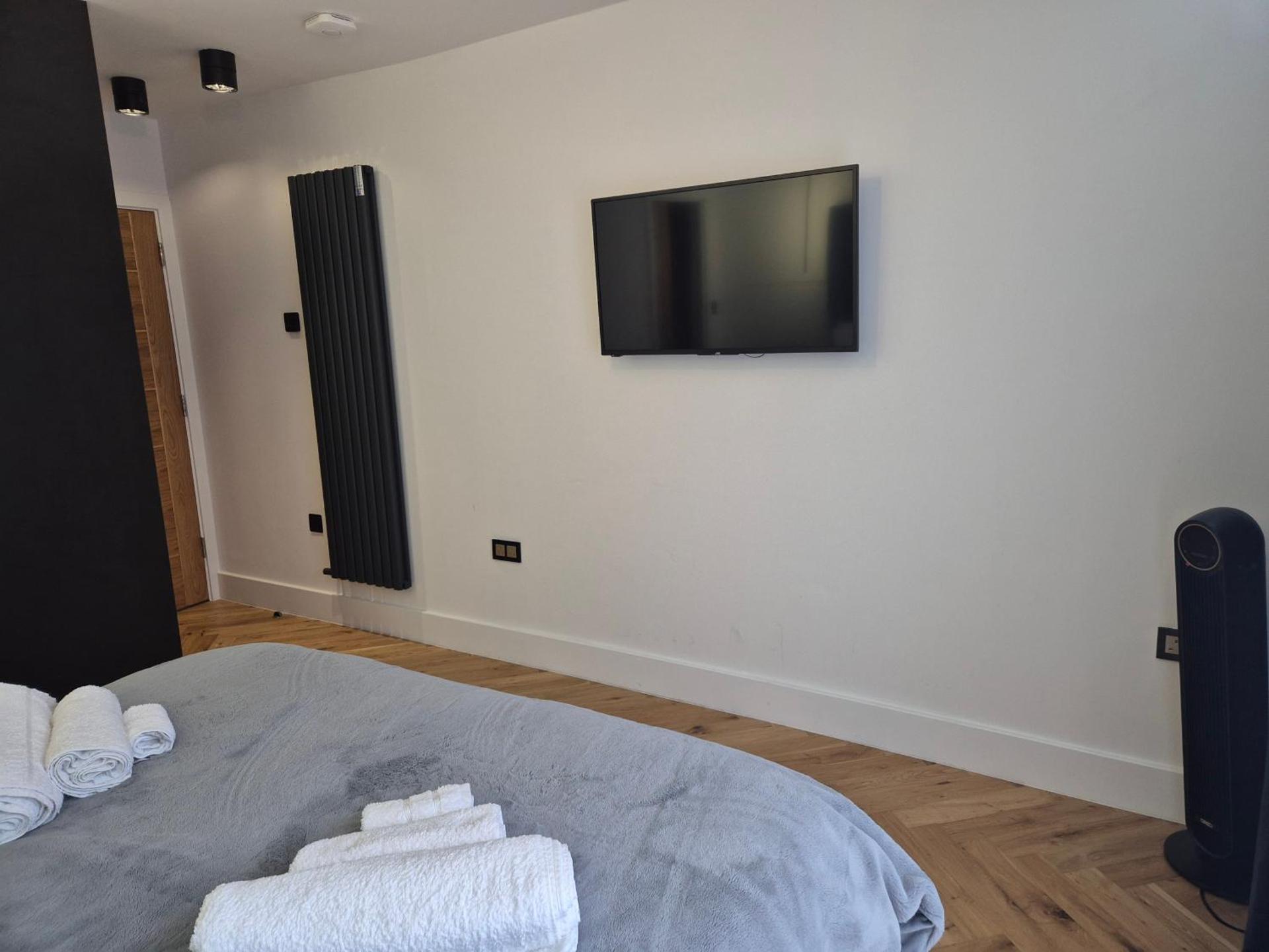 Newly Renovated Flat with Parking space