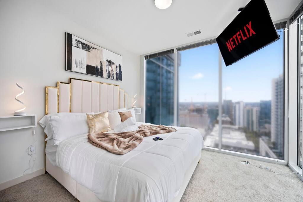 NEW! Luxury Champagne Towers Kingbed FreeParking