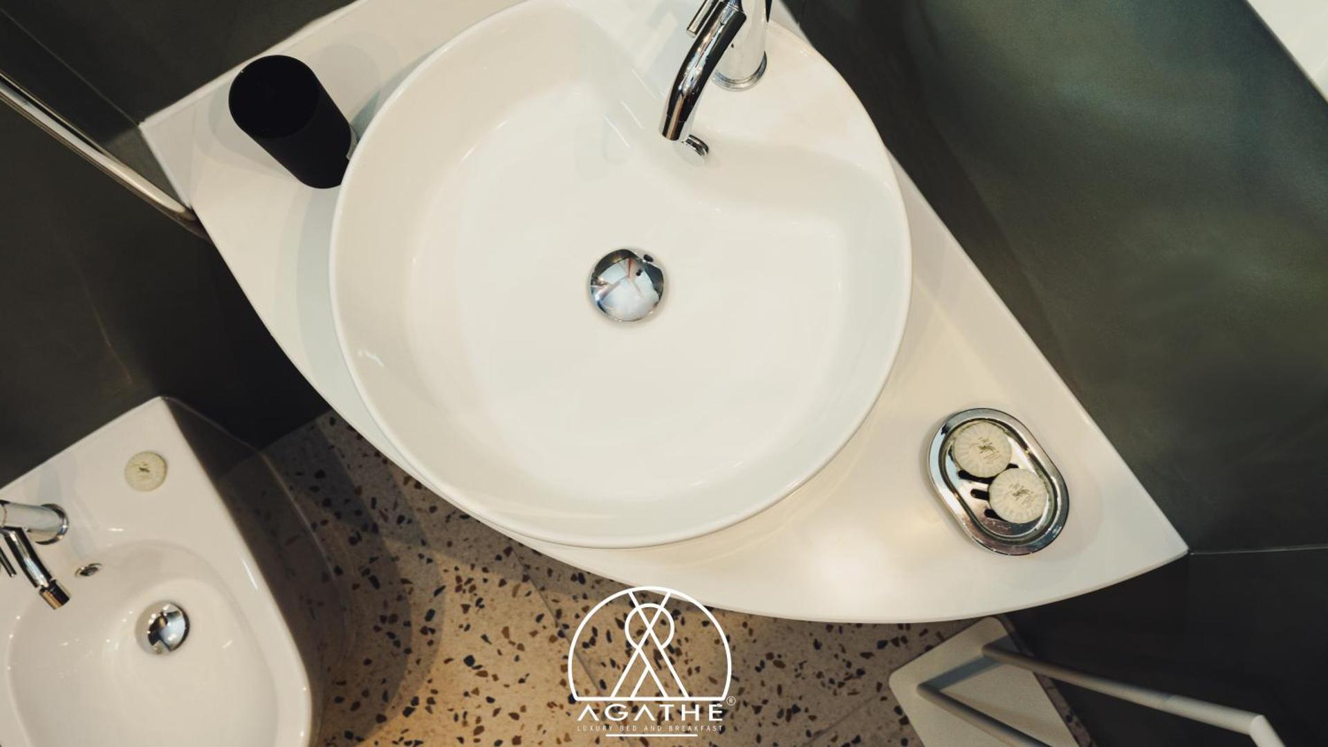 Deluxe Double Room with Side Sea View