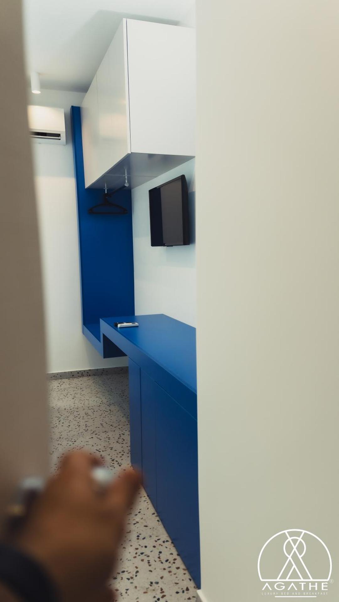 Deluxe Double Room with Side Sea View