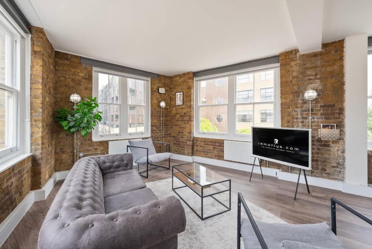 Spacious & bright oasis in Old Street