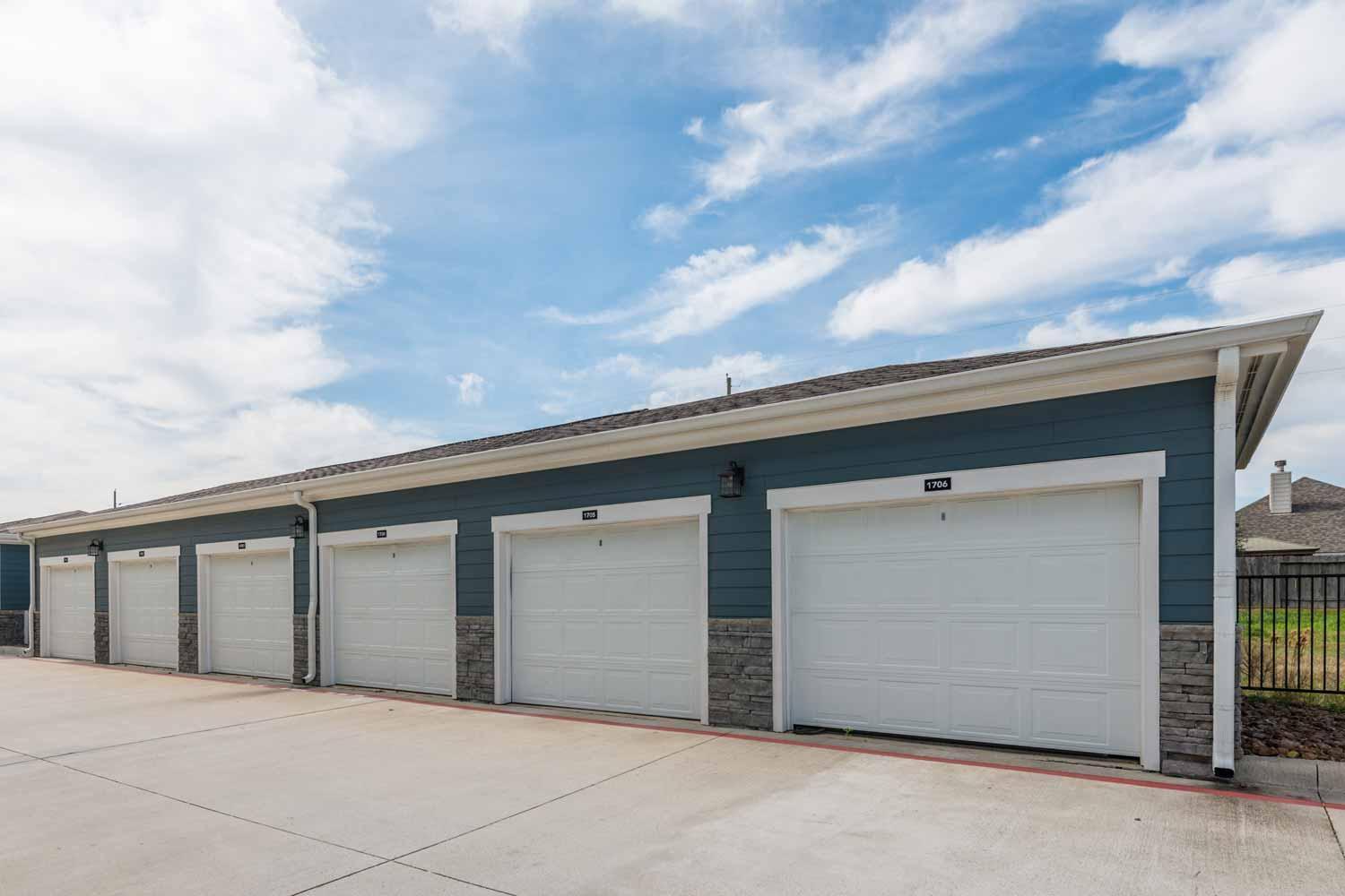 Spacious Furnished Resort Style Apartments