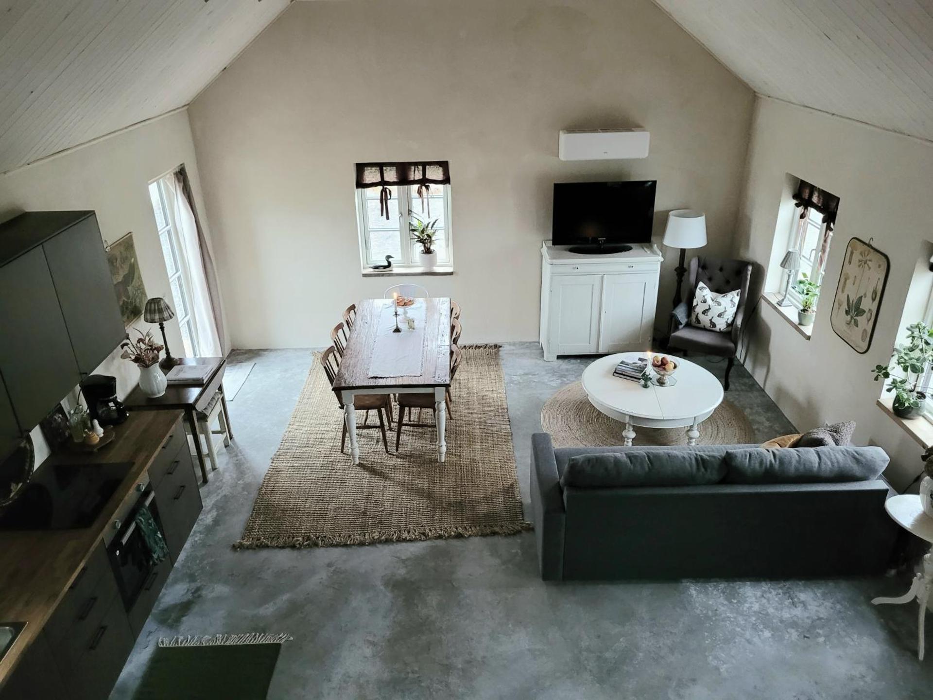 Communal lounge/ TV room