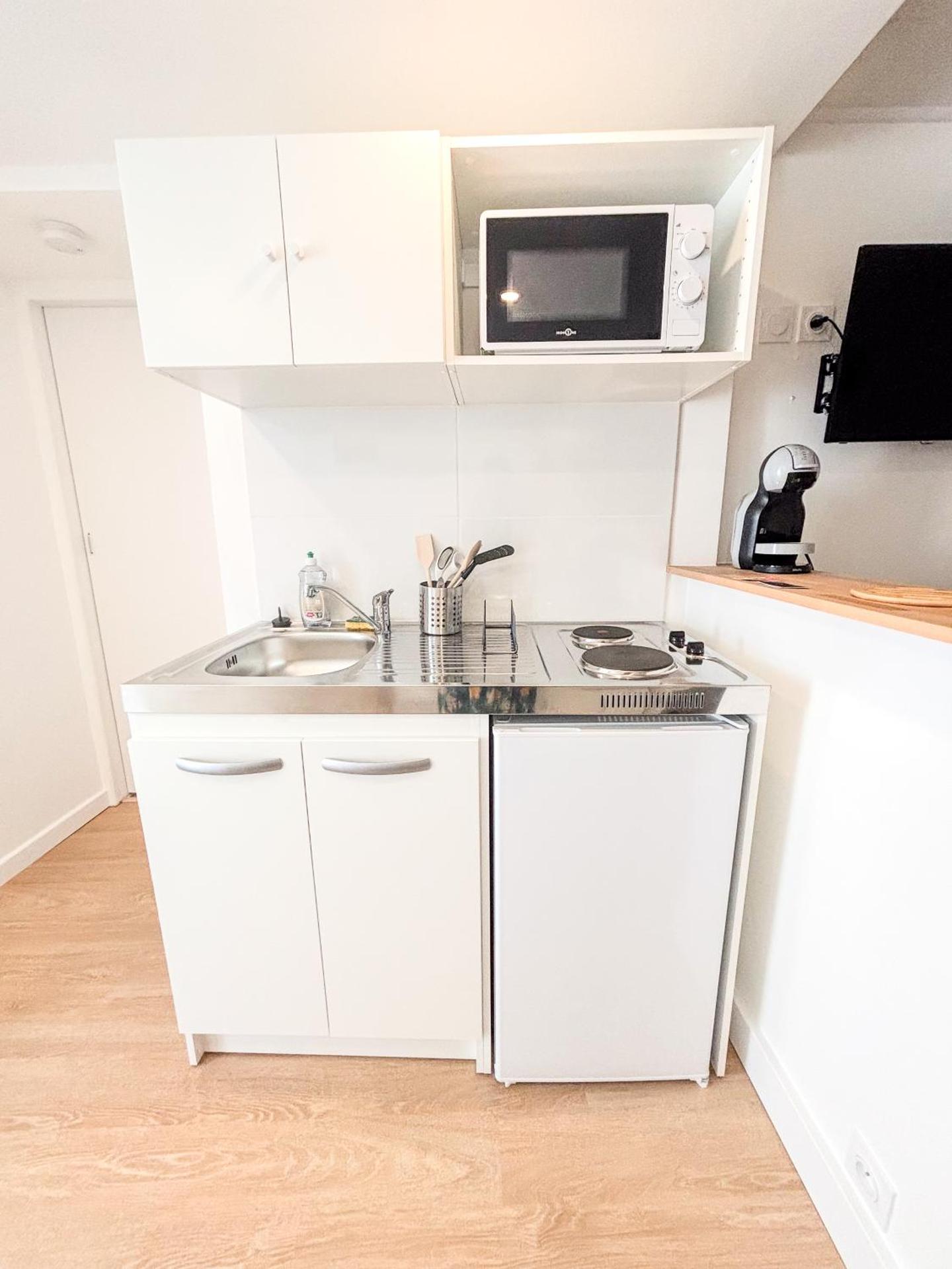 Kitchen or kitchenette