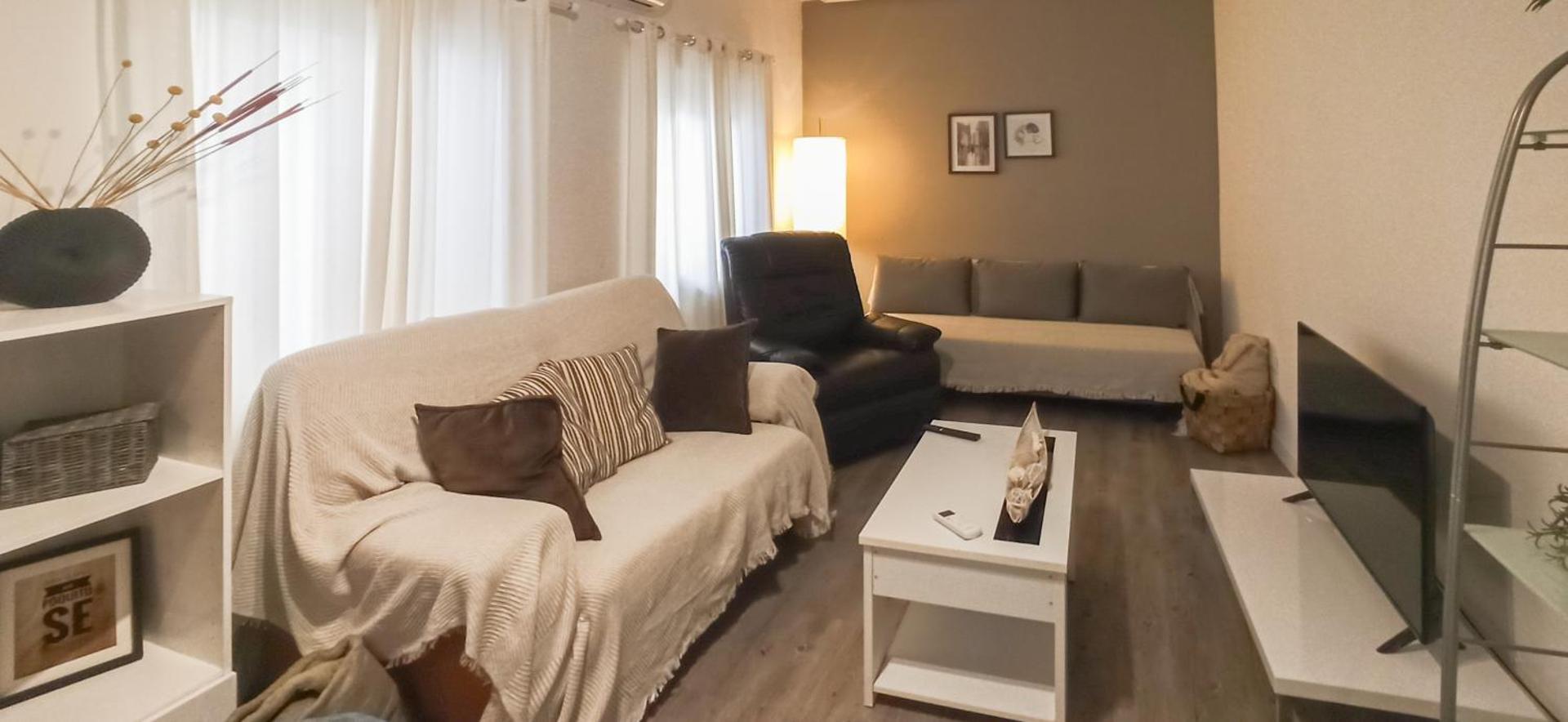 Communal lounge/ TV room