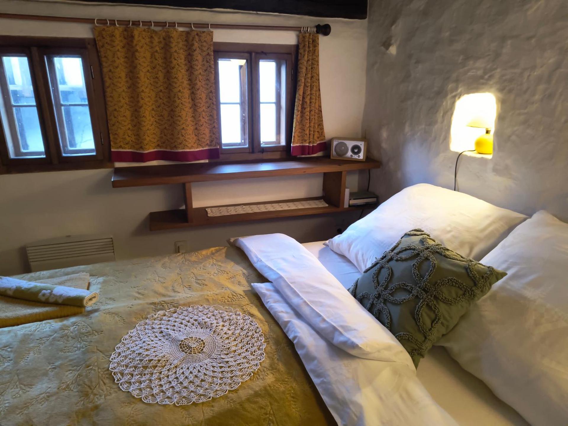 Chaloupka u Mostu sv Jana v centru Vodňan