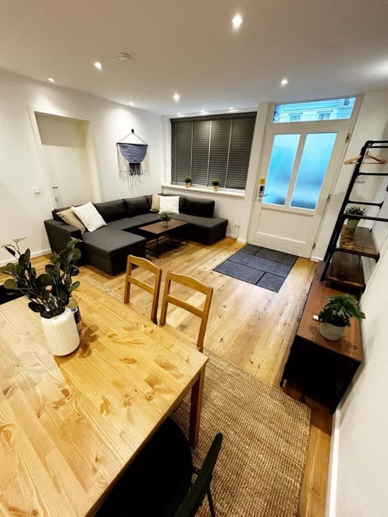 Spacious Apartment for 12 in Hamburg