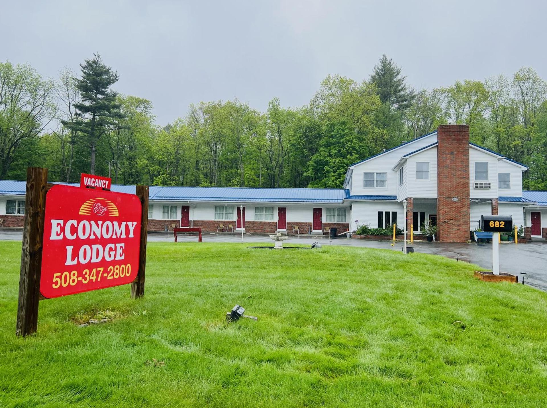 Economy Lodge 682 Main St Sturbridge