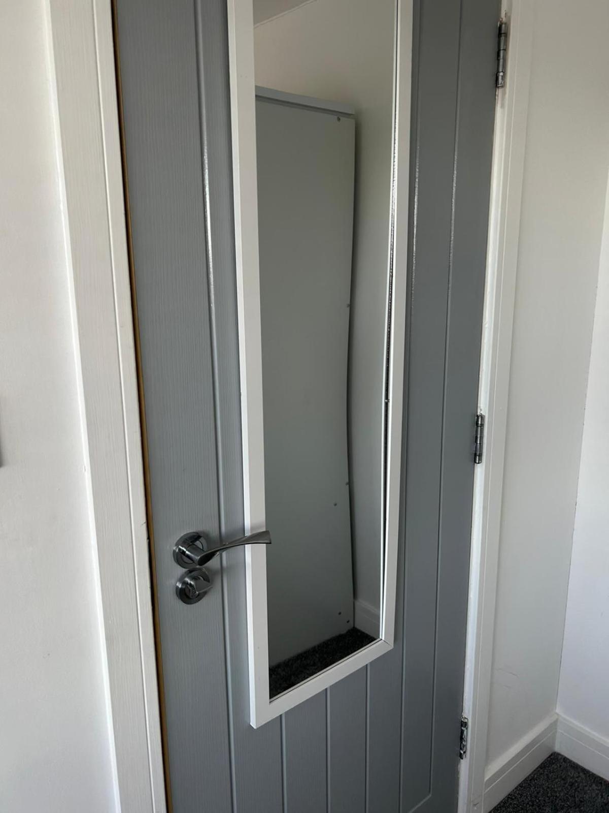 Gatwick Guest House - Short & Long Stay, Airport Parking, Airport Shuttle, Early & Late Check In - 49, RH11 8QX