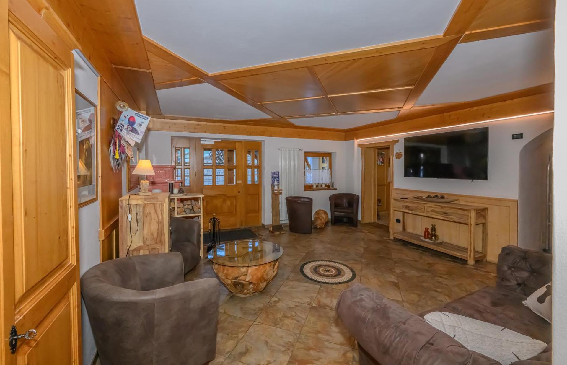 Communal lounge/ TV room