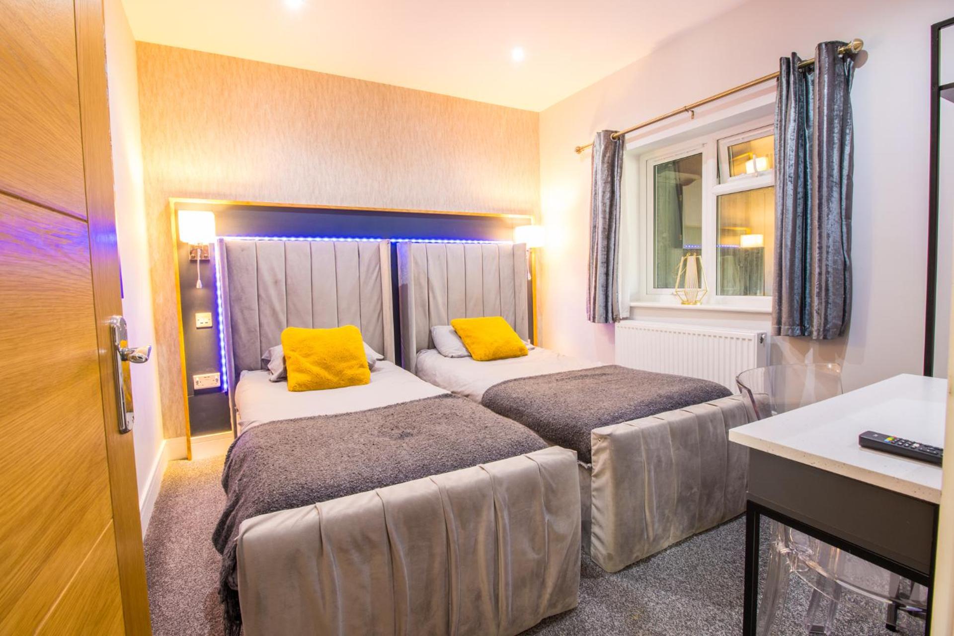 Luxury Woodlands Lodge With Hottub Courtyard