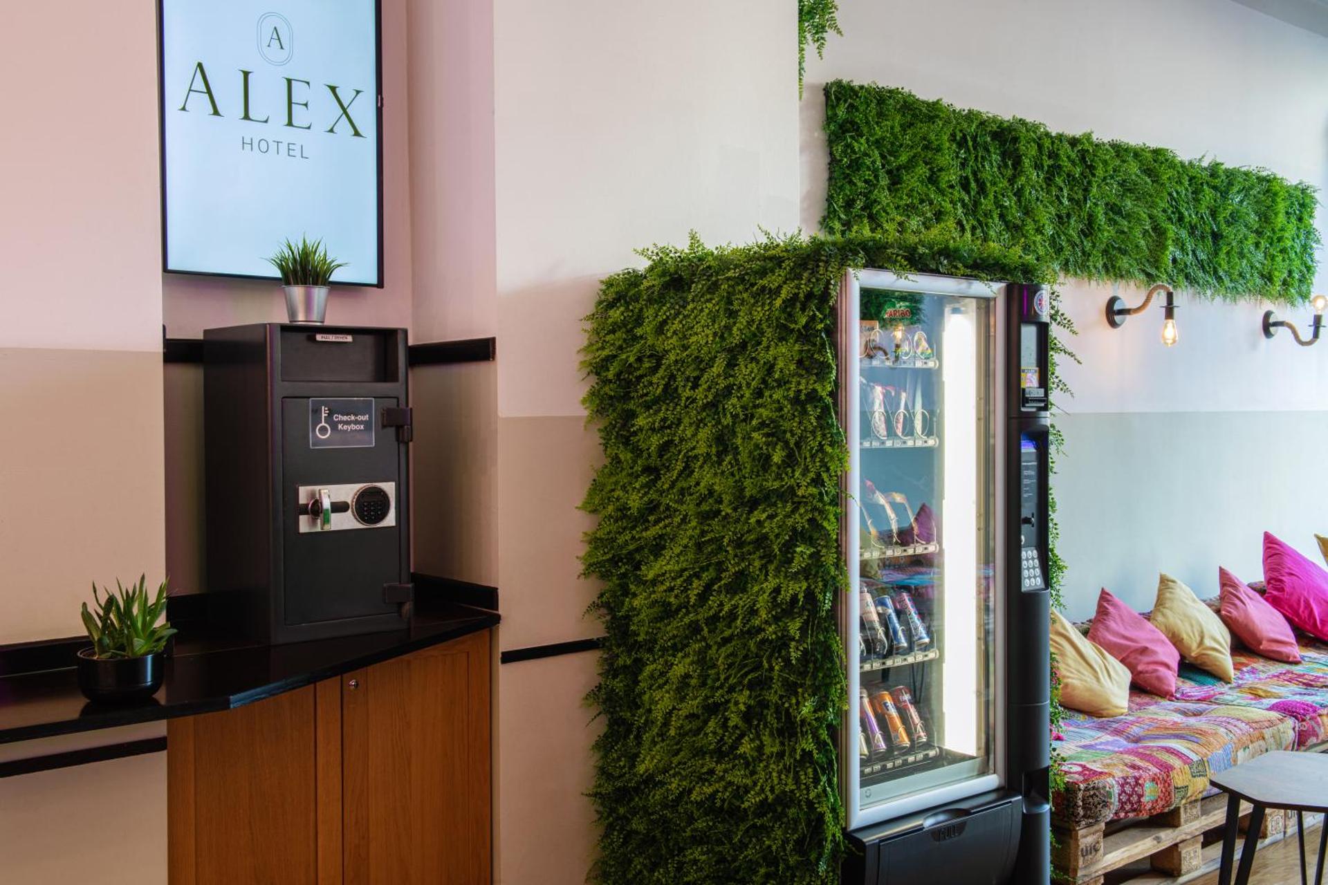 Communal lounge/ TV room