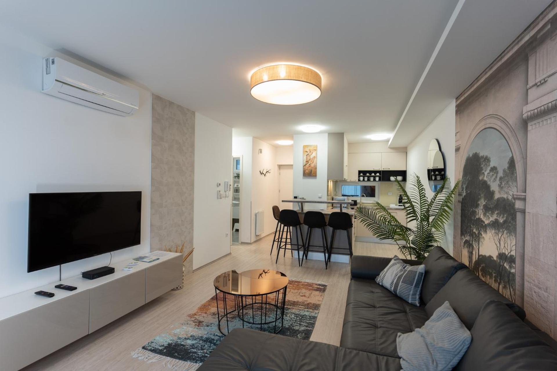 GoldenHills Panorama Apartment