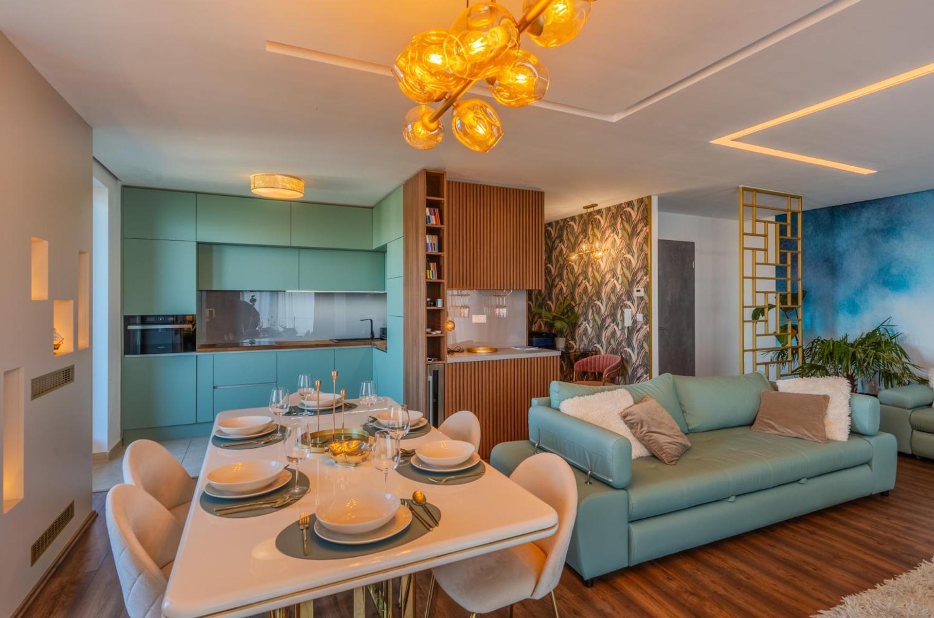 Sunset LakeView with Jacuzzi