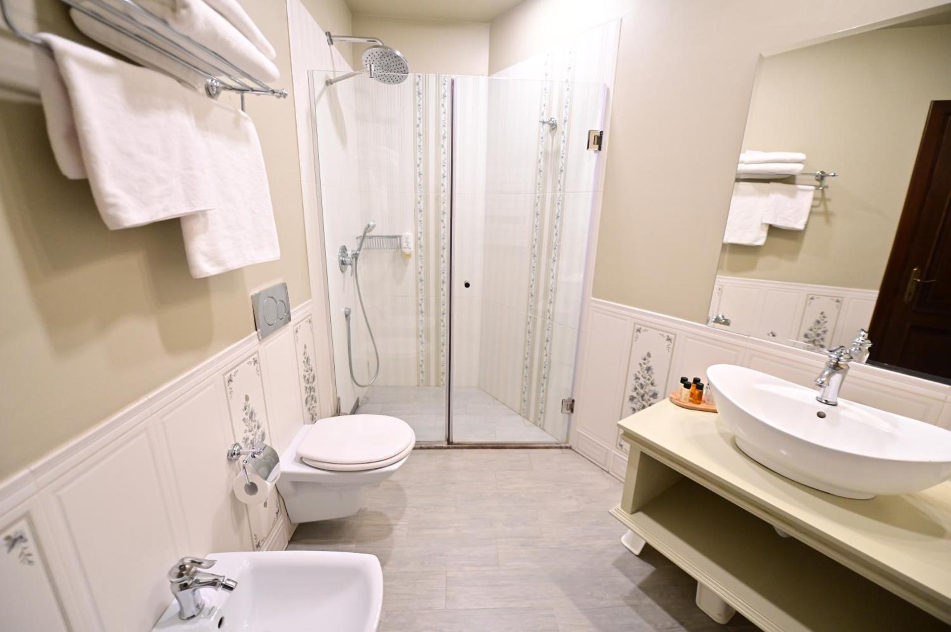 Apartment with Mountain View