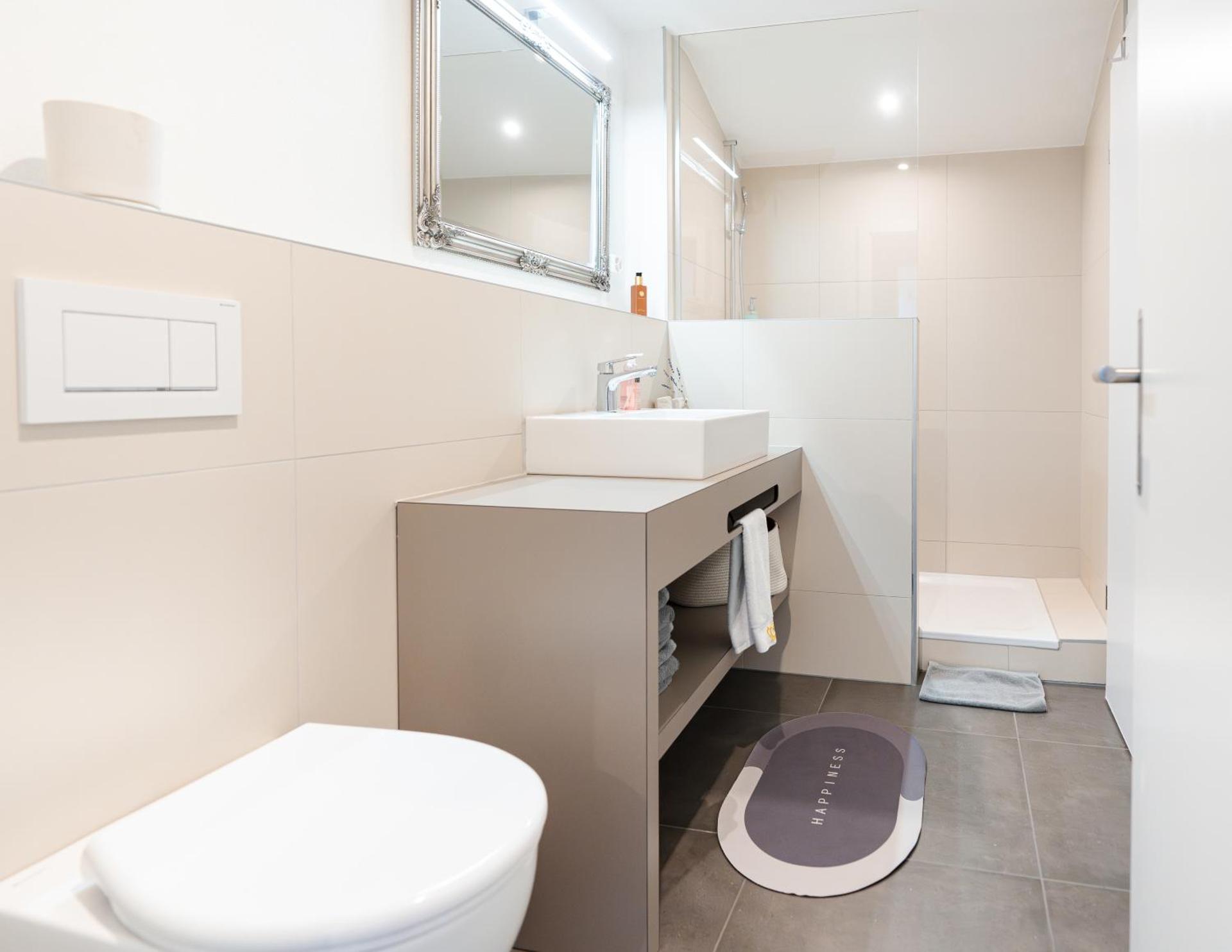 Bellevue & Classy Mountain View apartment