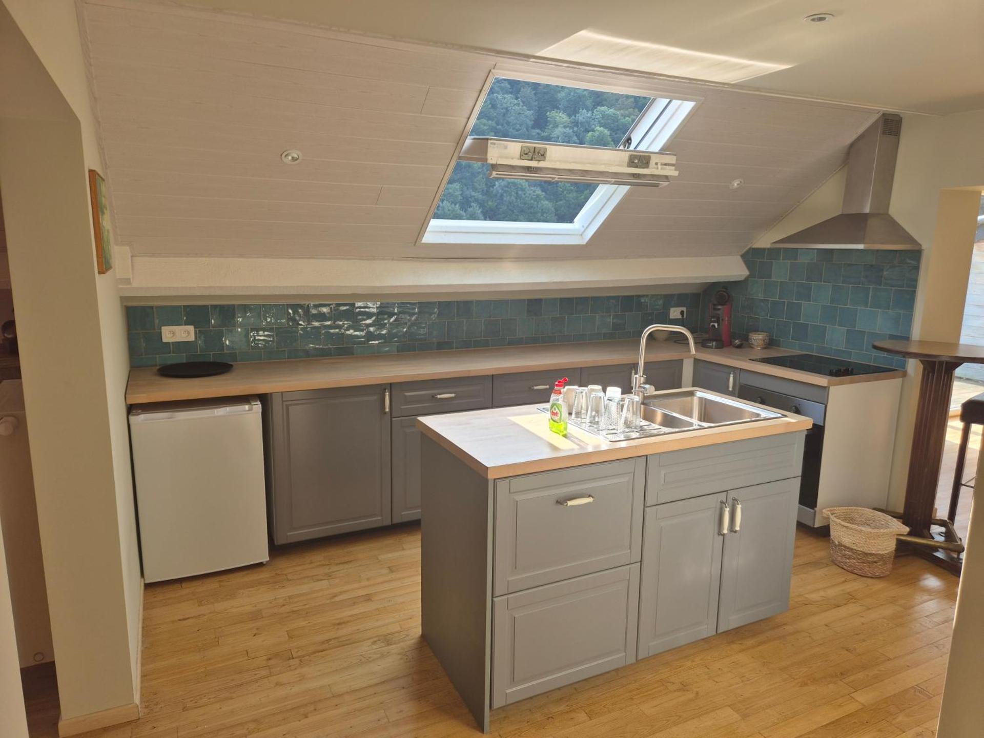 Kitchen or kitchenette