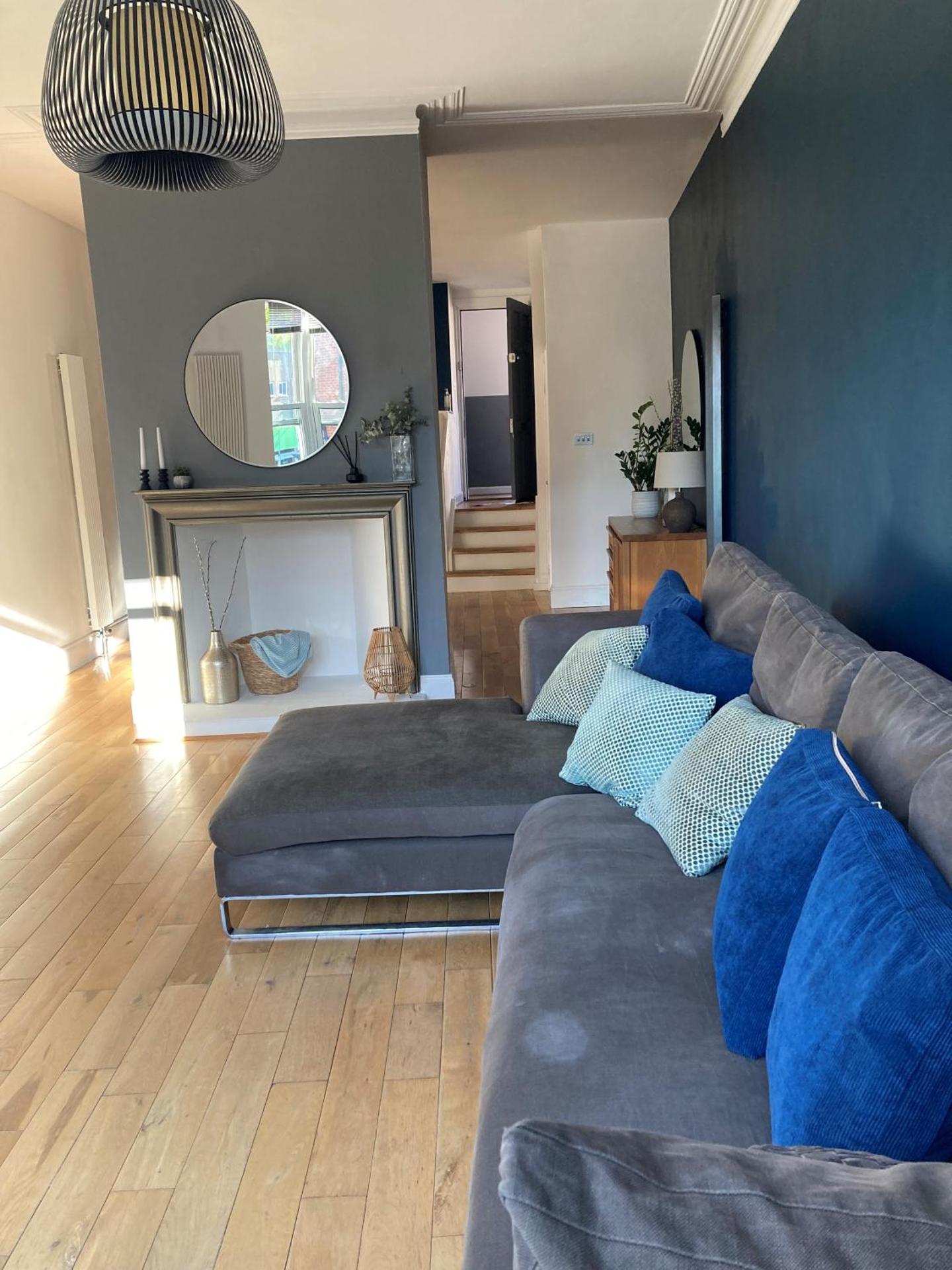 The Clock Tower Apartment - Spacious, Modern, 2 Bed Room Apartment , Southsea with Free parking - sleeps 4