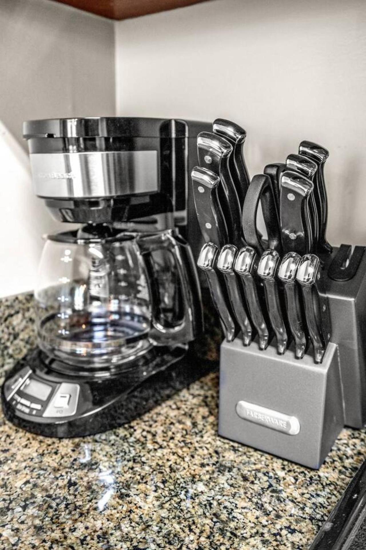 Waterfront and City Lights 1-BR With Free Parking