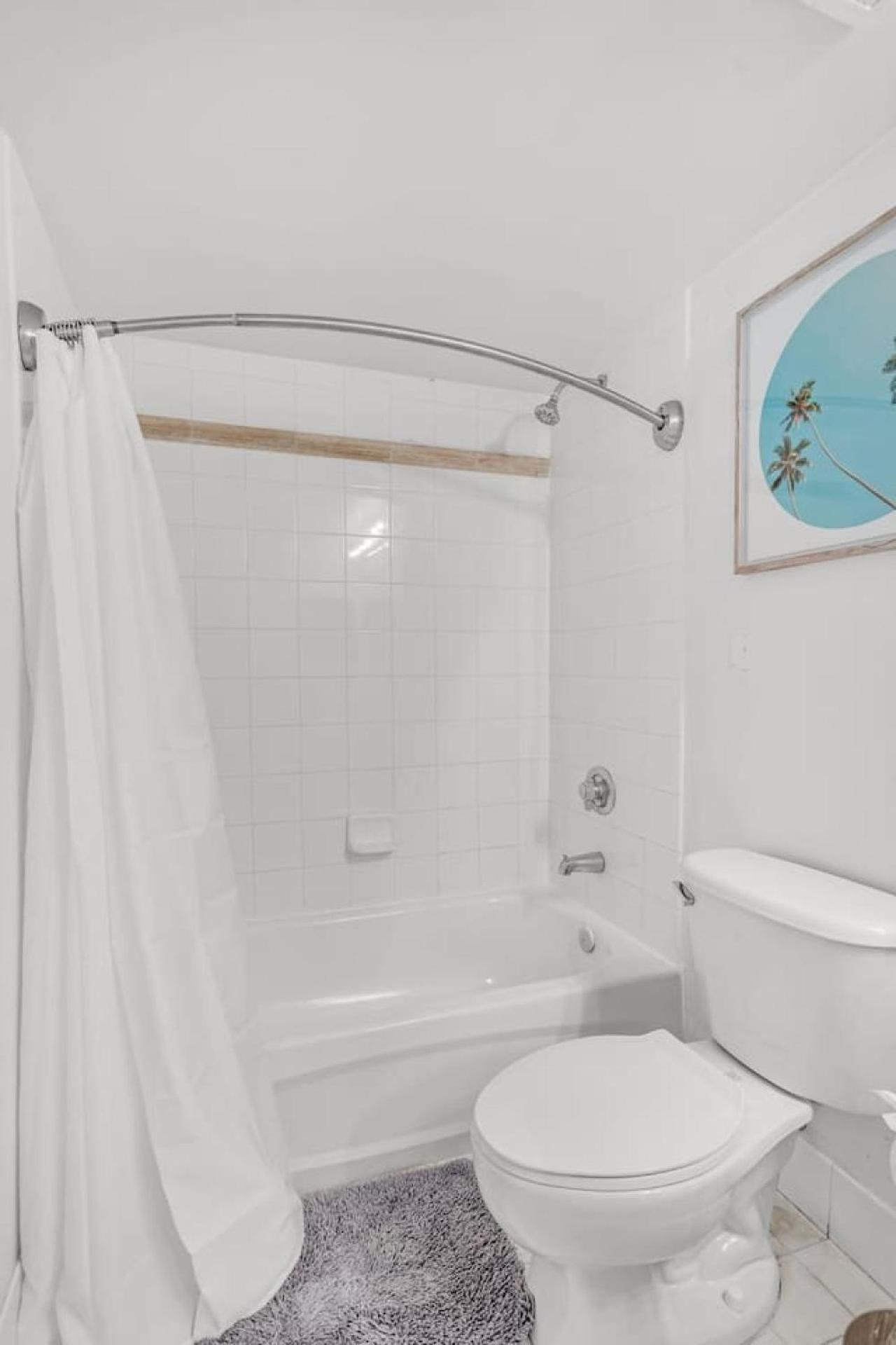 Waterfront and City Lights 1-BR With Free Parking