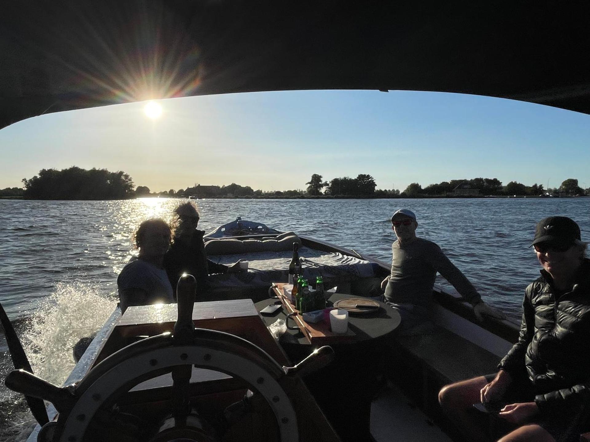 1-2 pp ROOM AMS Airport great view lake