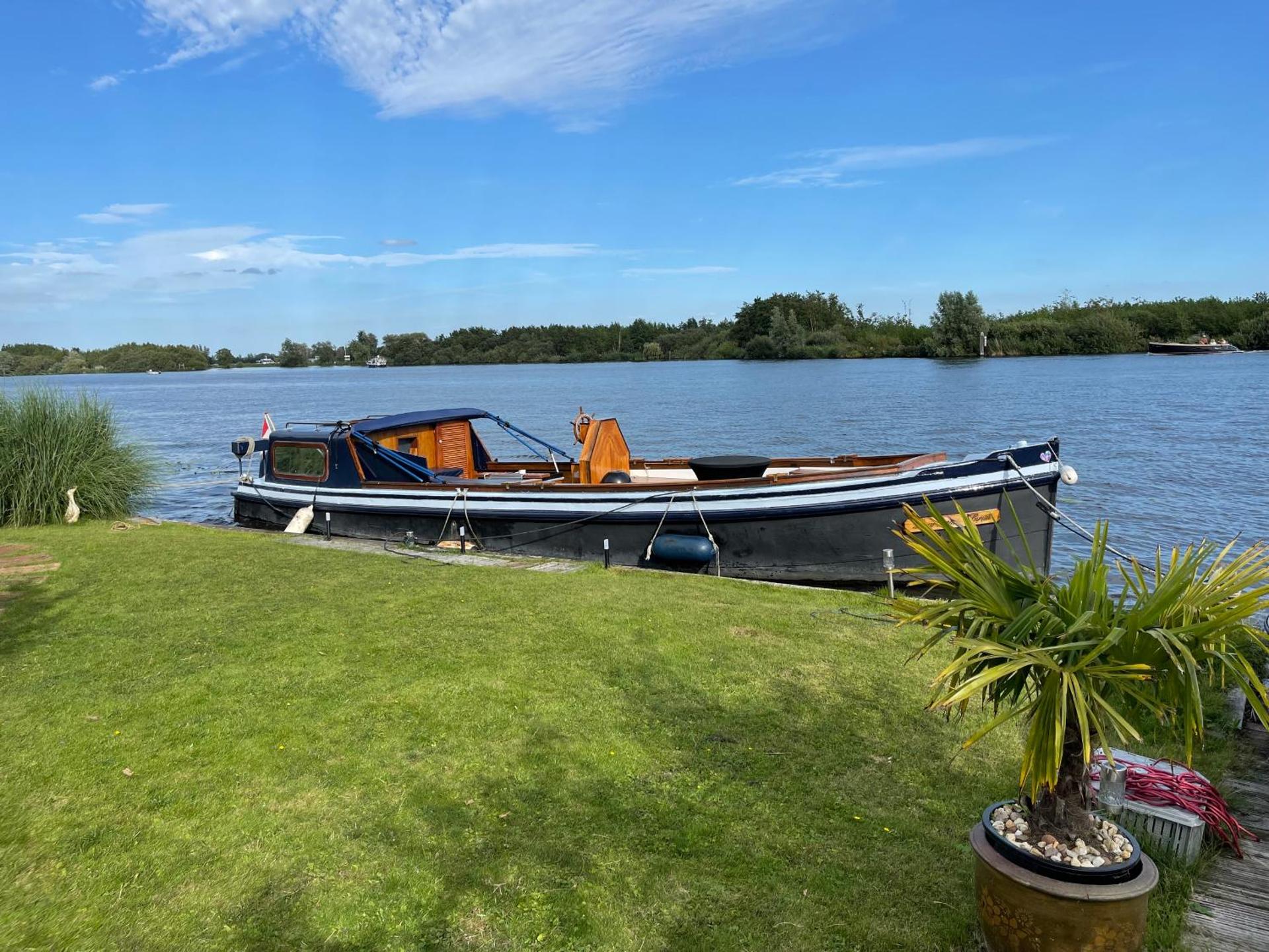 1-2 pp ROOM AMS Airport great view lake