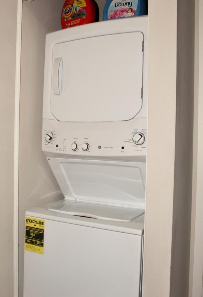 Cheerful 2 bedroom townhouse with indoor fireplace