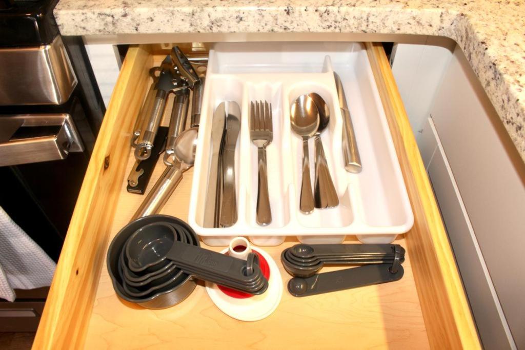 Cheerful 2 bedroom townhouse with indoor fireplace