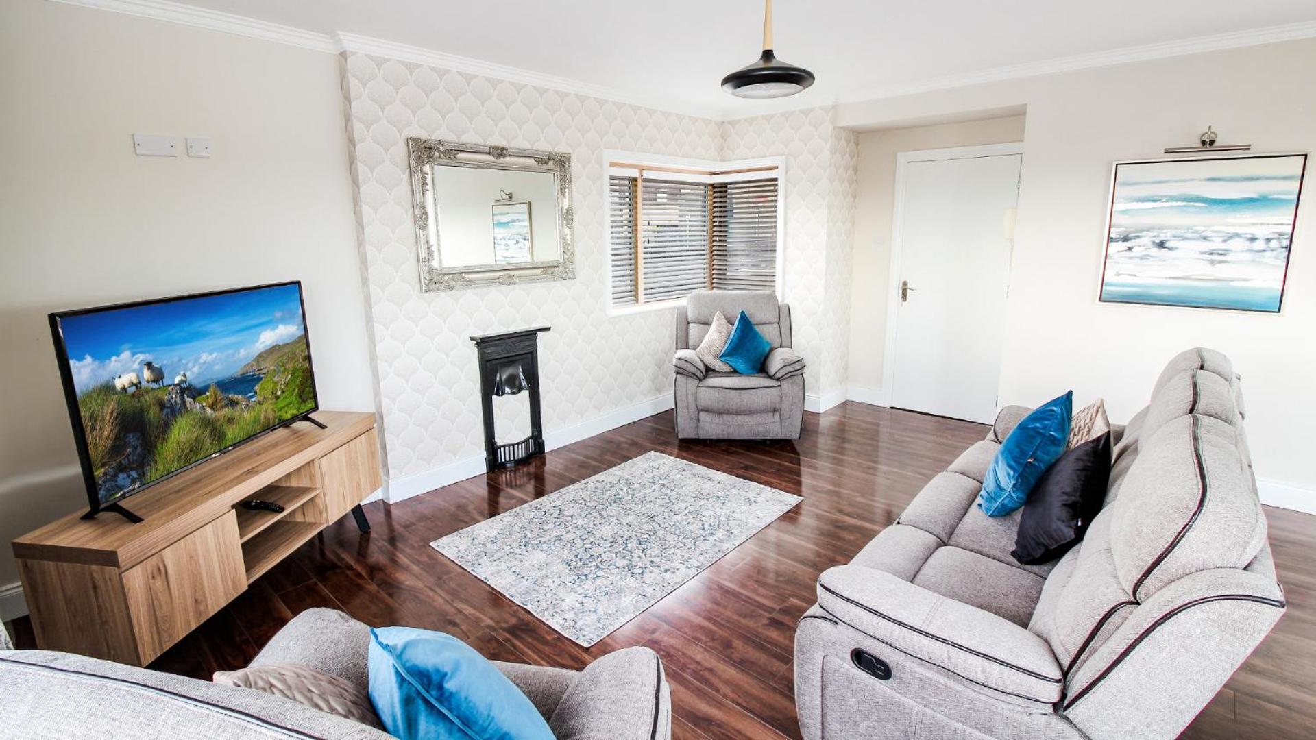 Communal lounge/ TV room