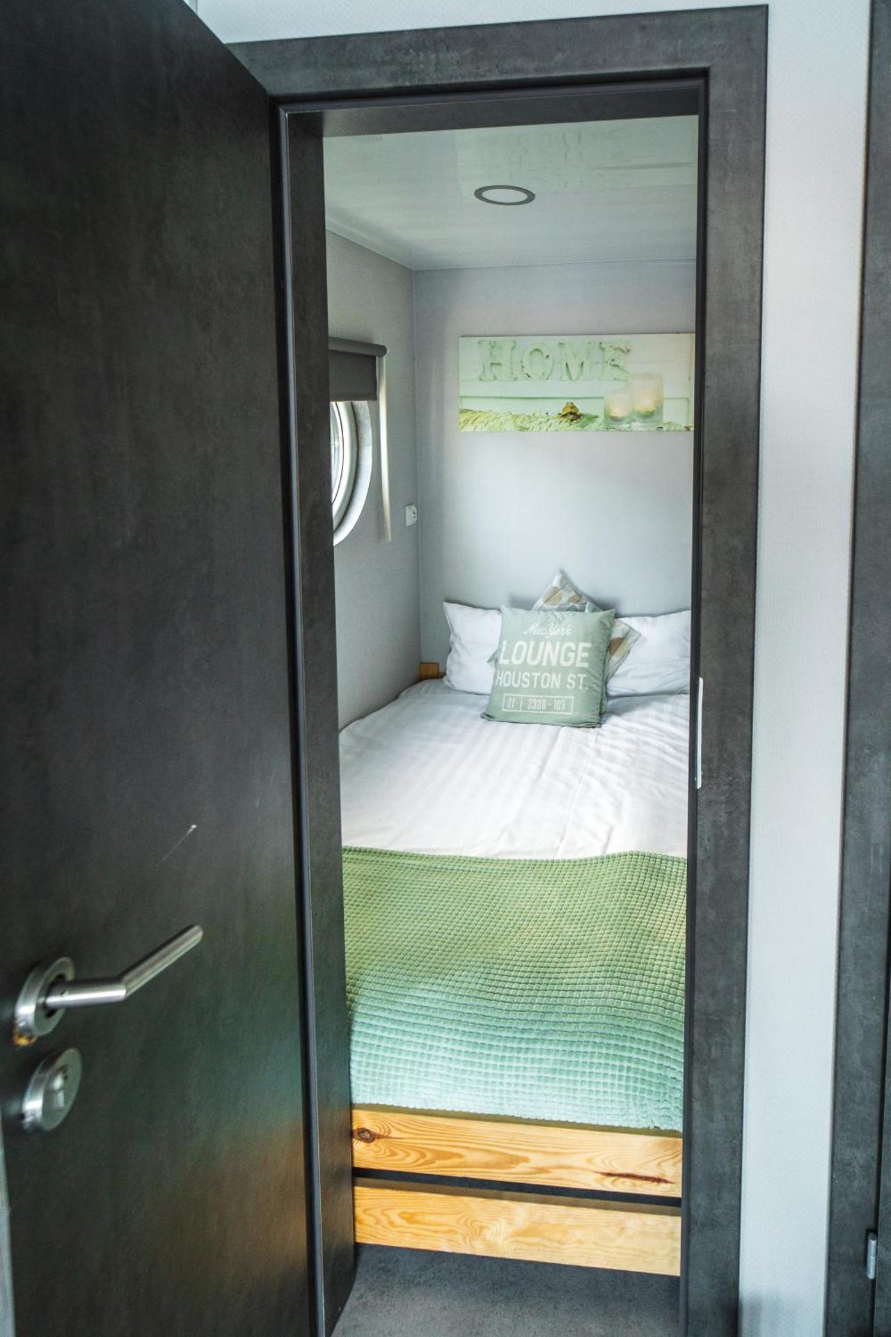 Rode Houseboat Zwartsluis