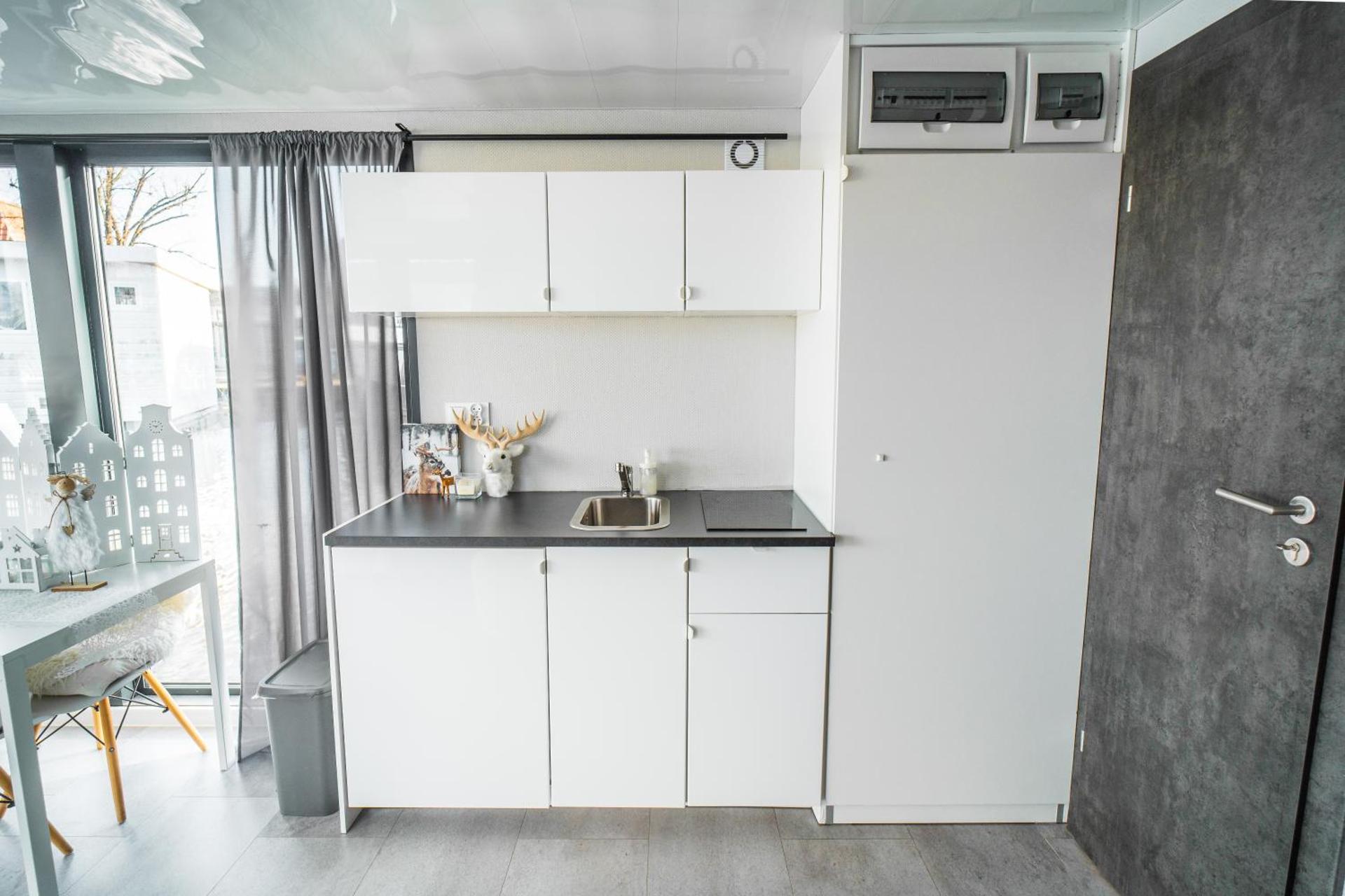 The Grey Pearl Houseboat