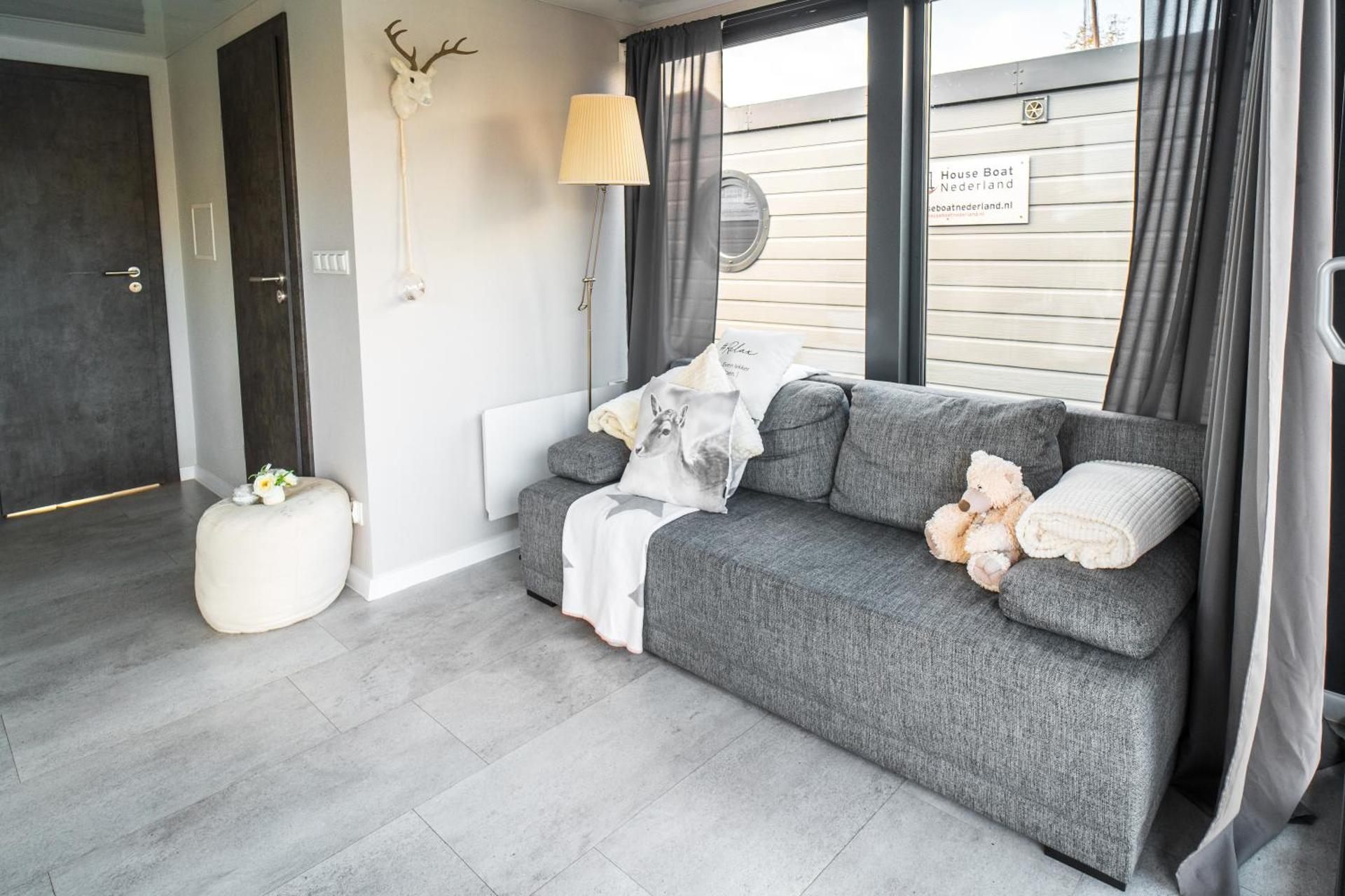 The Grey Pearl Houseboat