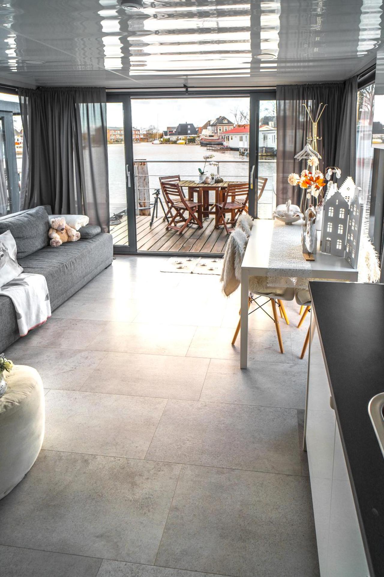 The Grey Pearl Houseboat