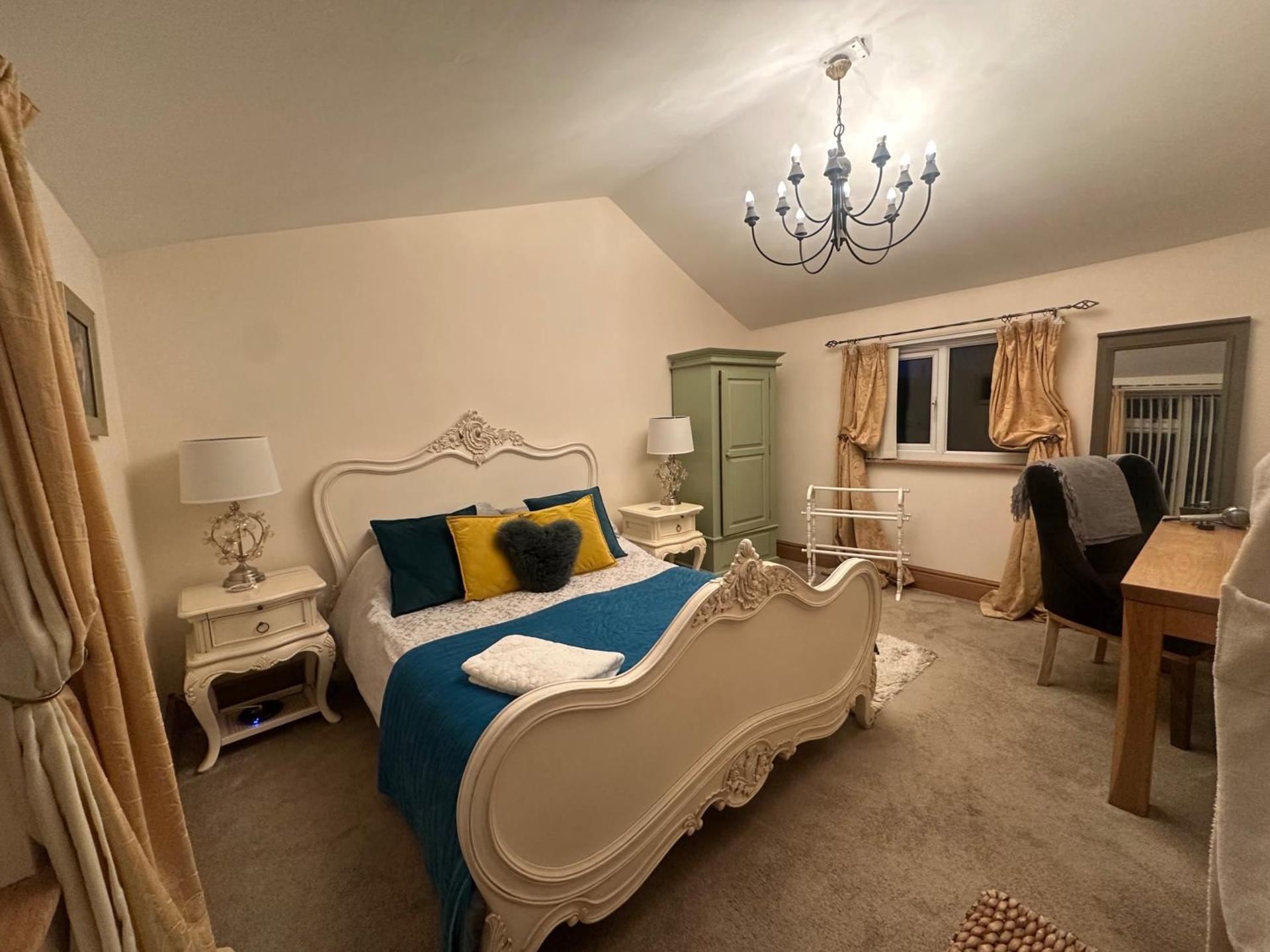 Meagill Cottage Sleeps 4 with Hot Tub & Parking