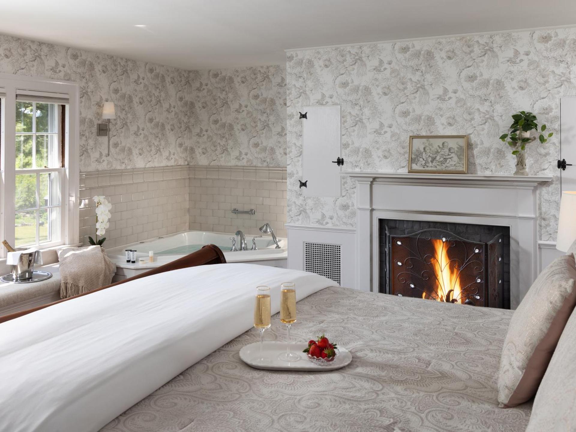 King Suite with Fireplace - Roosevelt