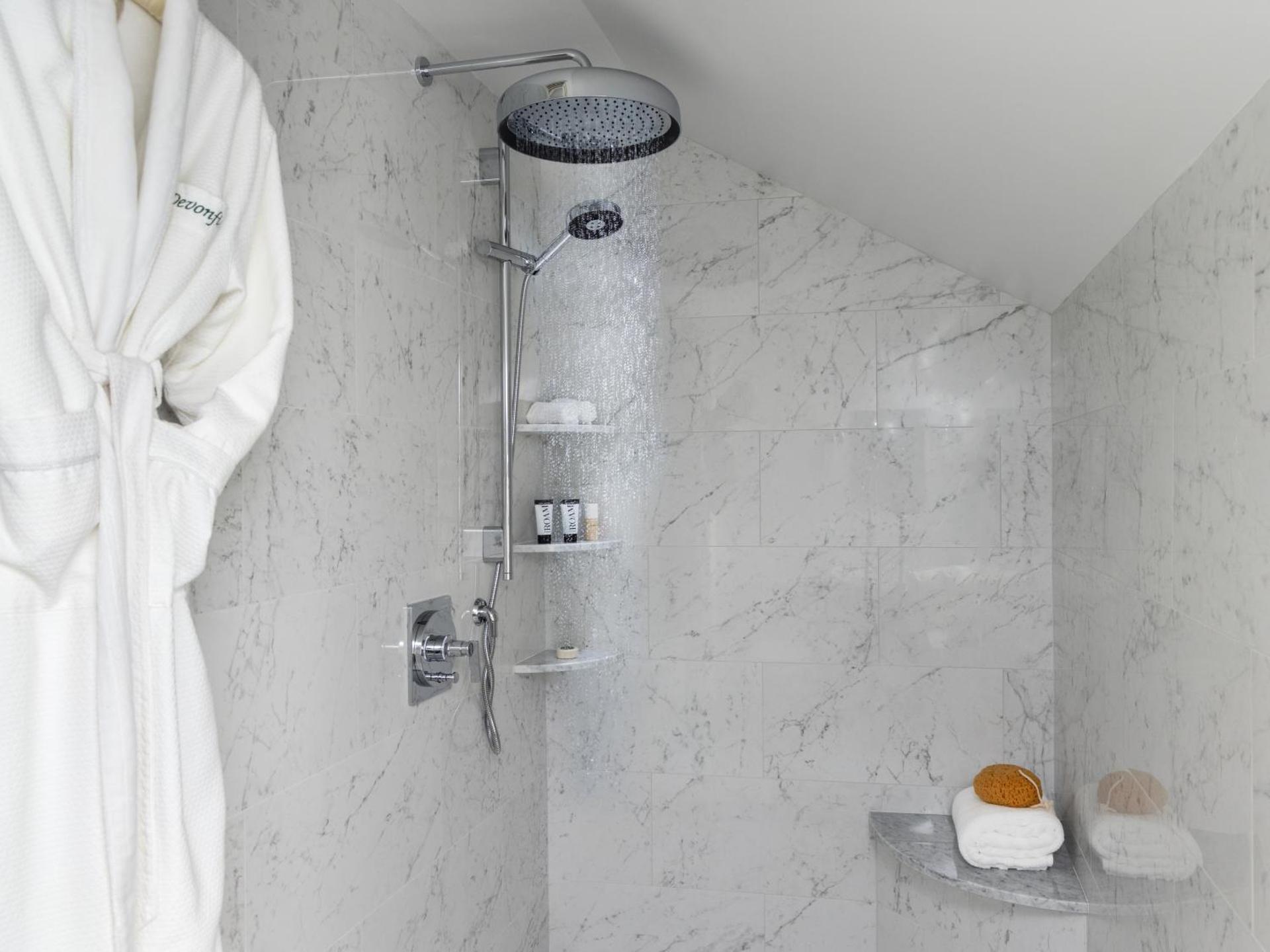 Queen Room - Jennifer