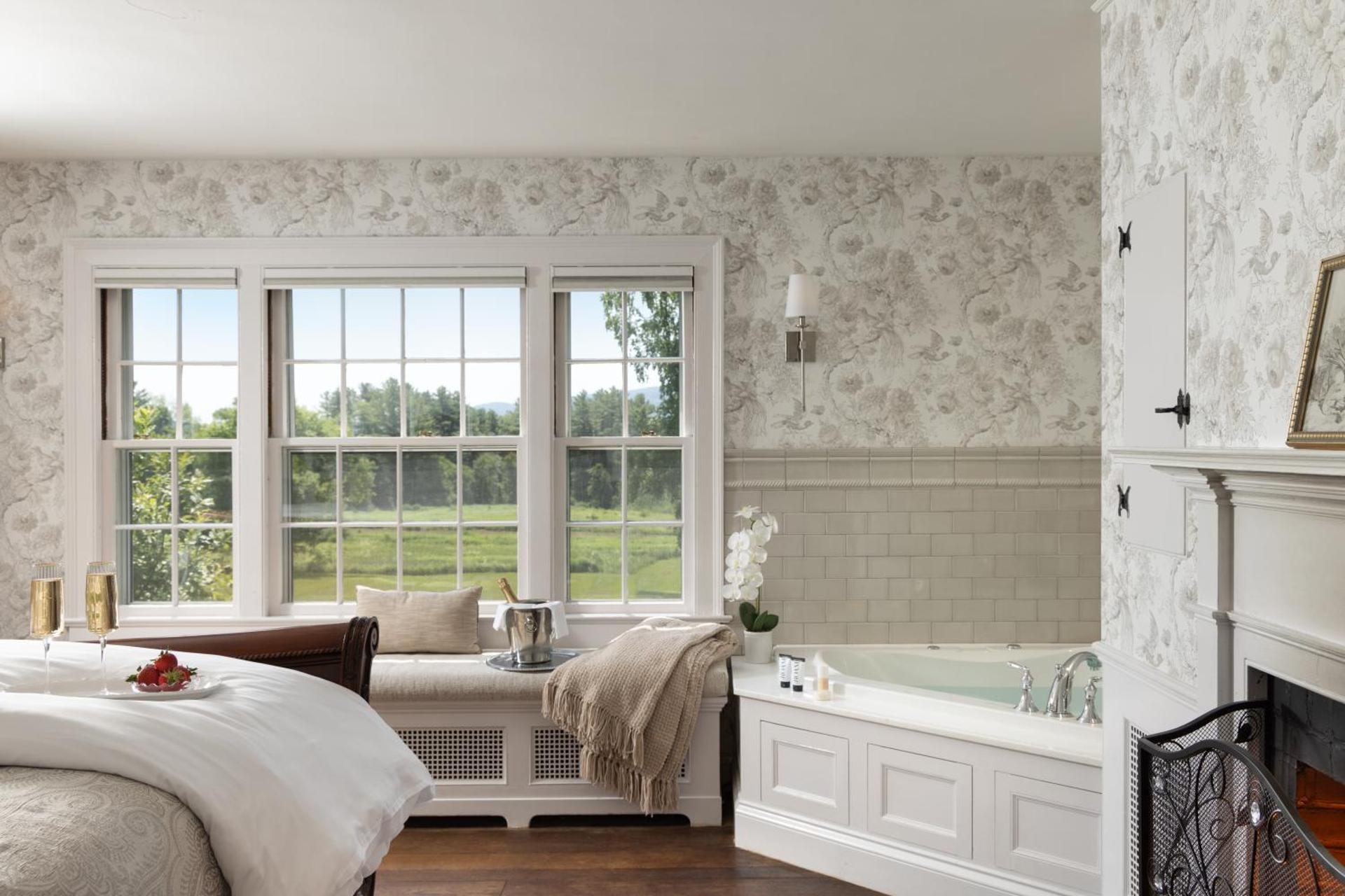 King Suite with Fireplace - Roosevelt