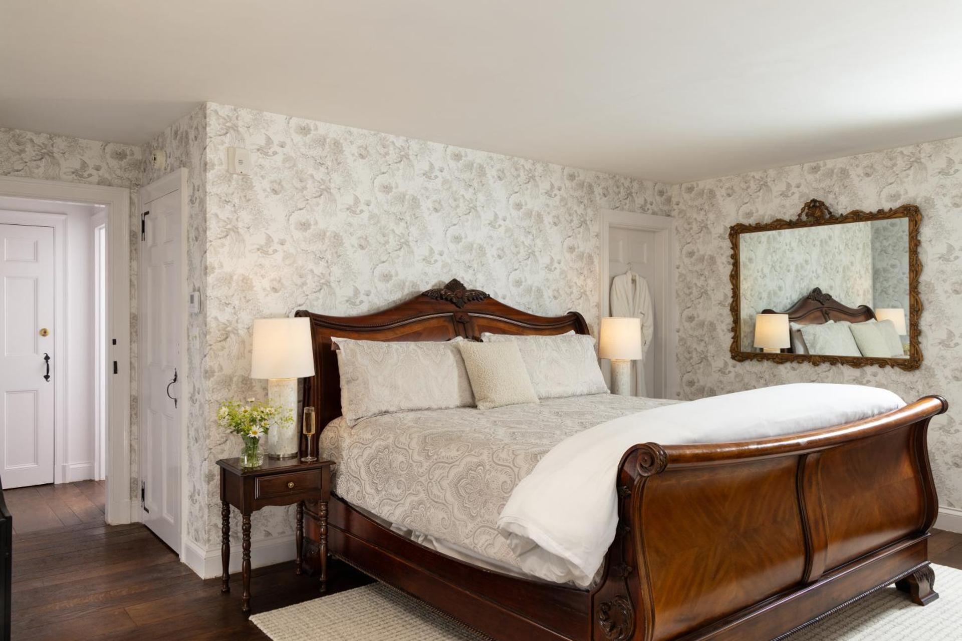 King Suite with Fireplace - Roosevelt