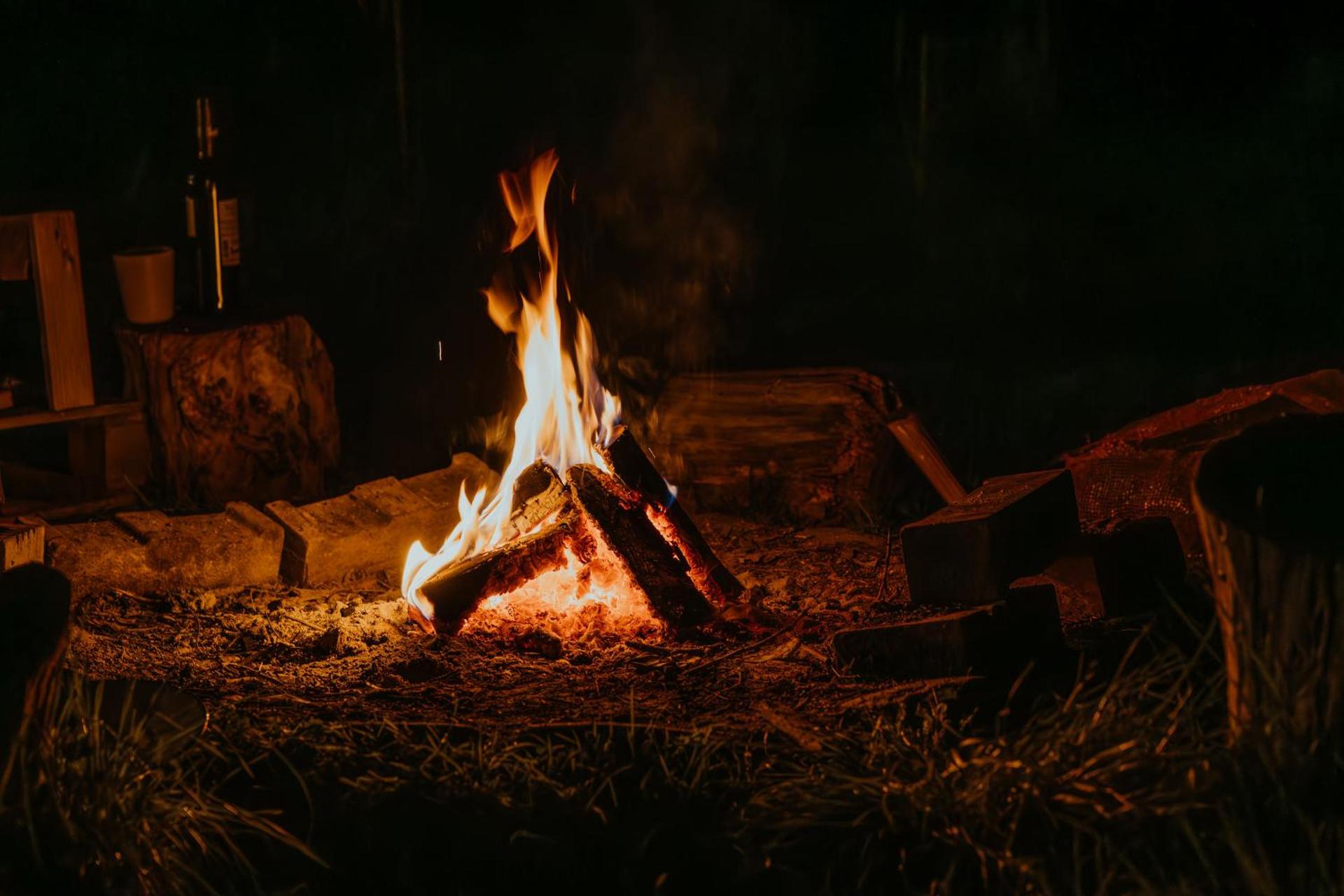 Au Pied Du Trieu, The Shelter